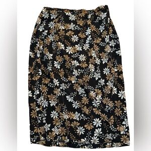 Black skirt with floral pattern